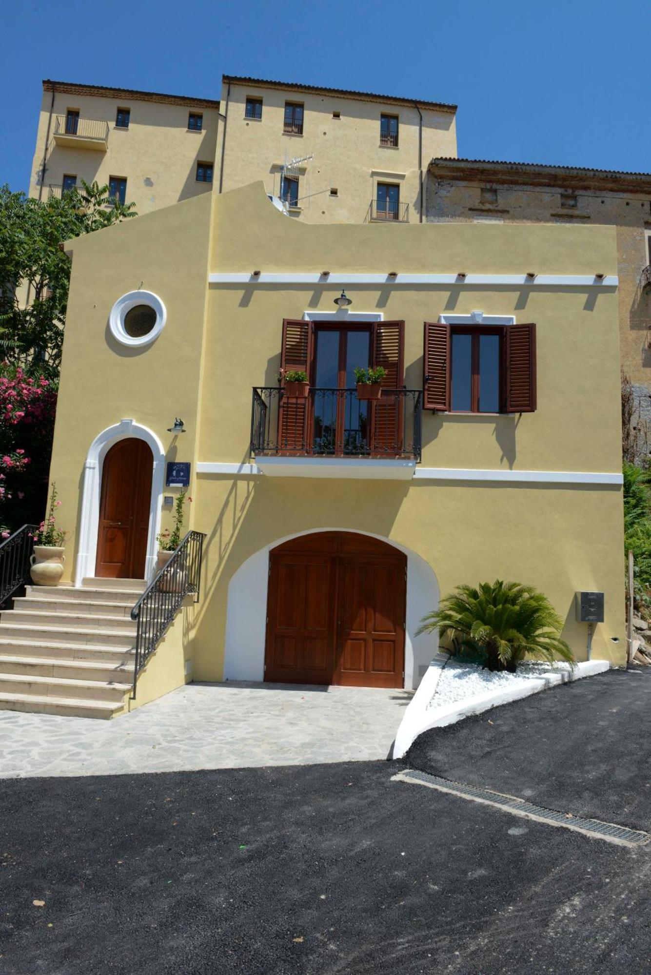 Porta Marina Guest Rooms Scalea Eksteriør bilde